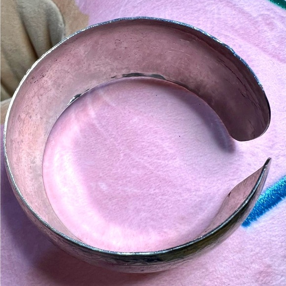 Elegant Silver Floral Bracelet - Picture 3 of 5